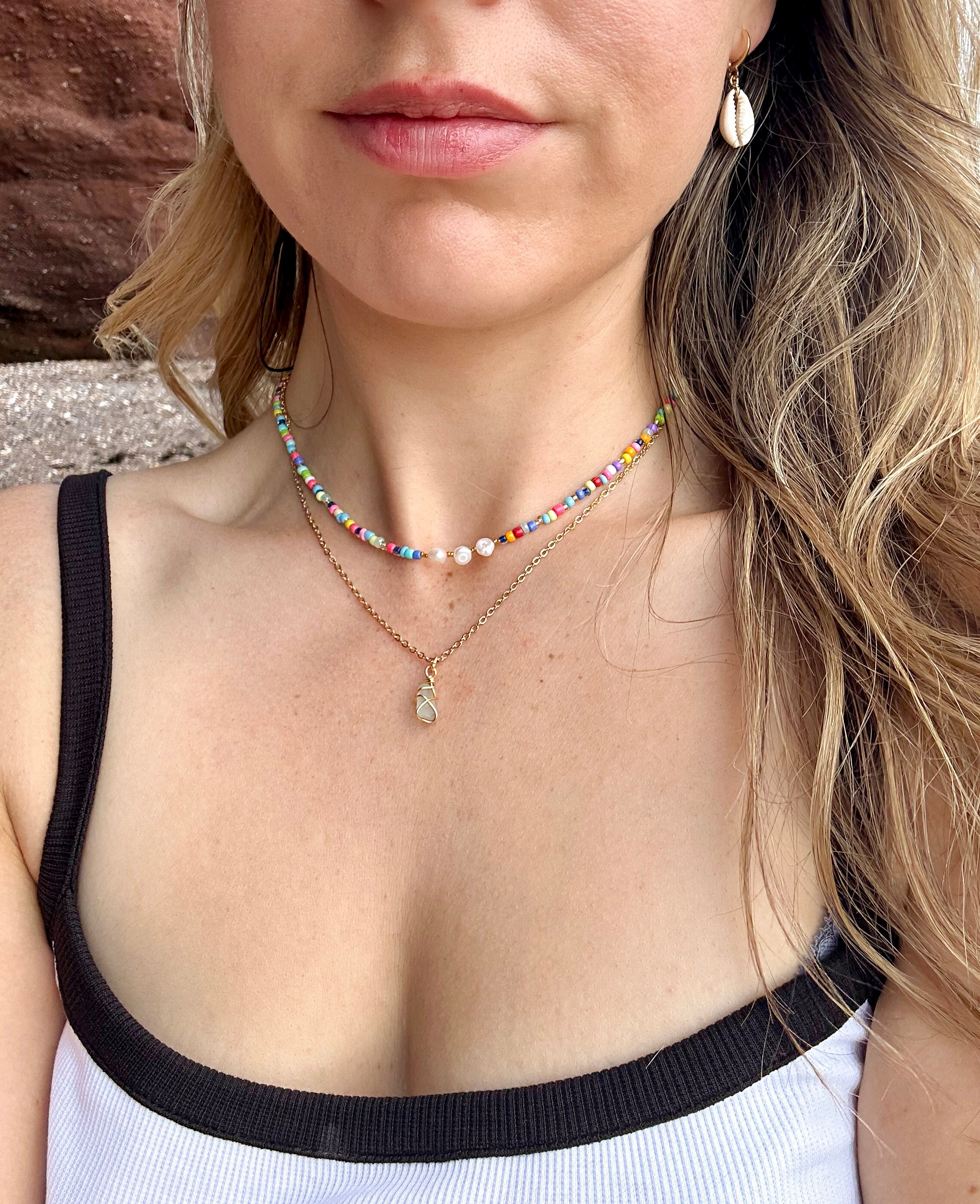 Delicate multicoloured beaded necklace with freshwater pearl – gold or silver-plated accents, handmade jewellery